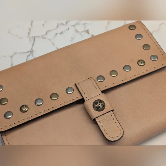 Patricia Nash Leather Clutch/Passport Holder - EUC Tan 7.5x5 Inches - Picture 7 of 13